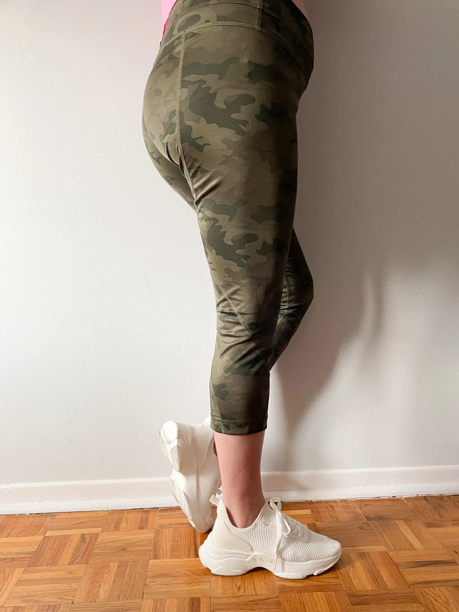 Lululemon Green Camo Cropped Legging - Size 10