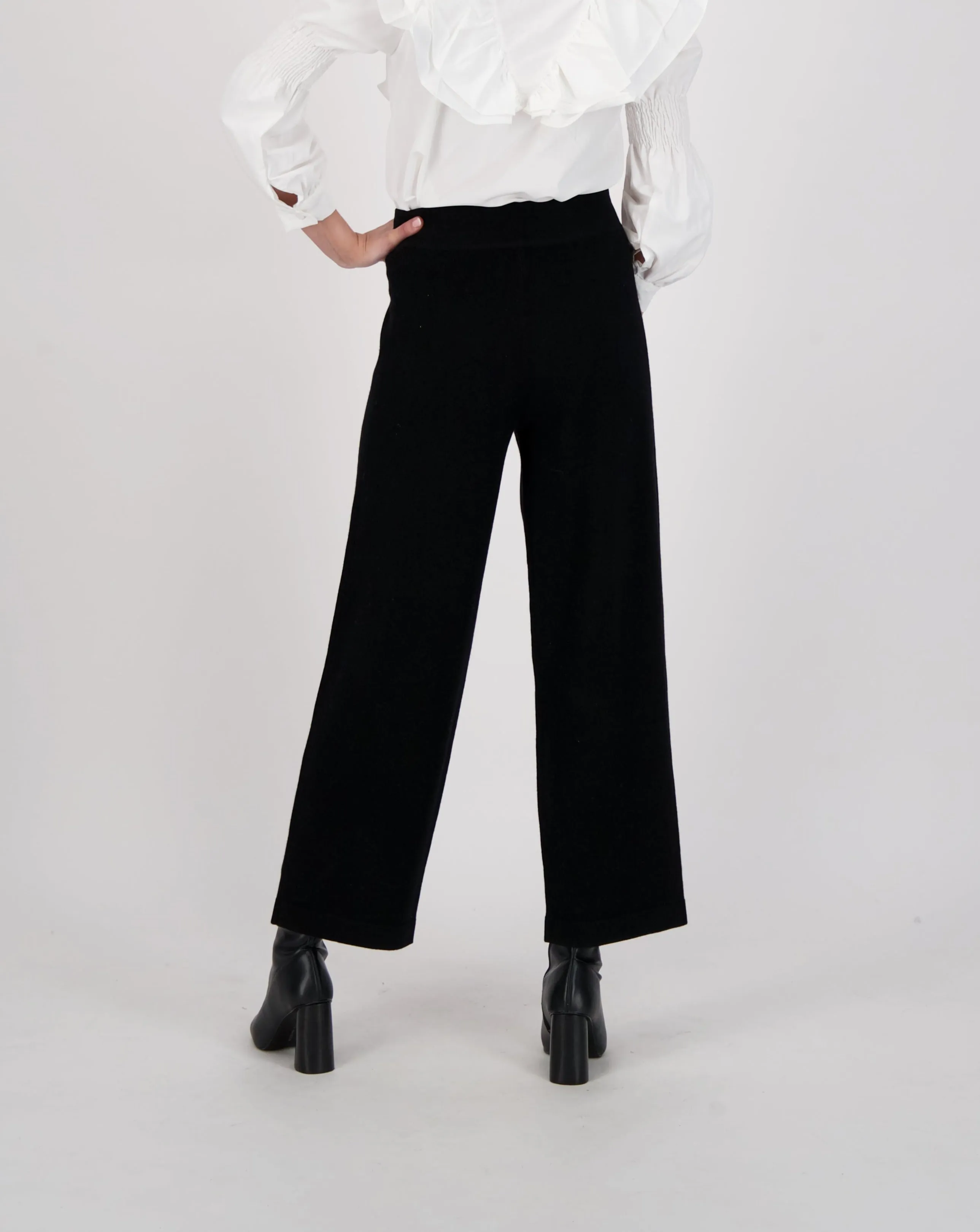 Straight Leg Knit Pant